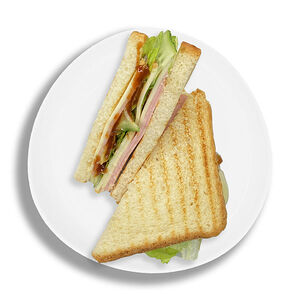 Сэндвич с ветчиной и сыром в соусе барбекю