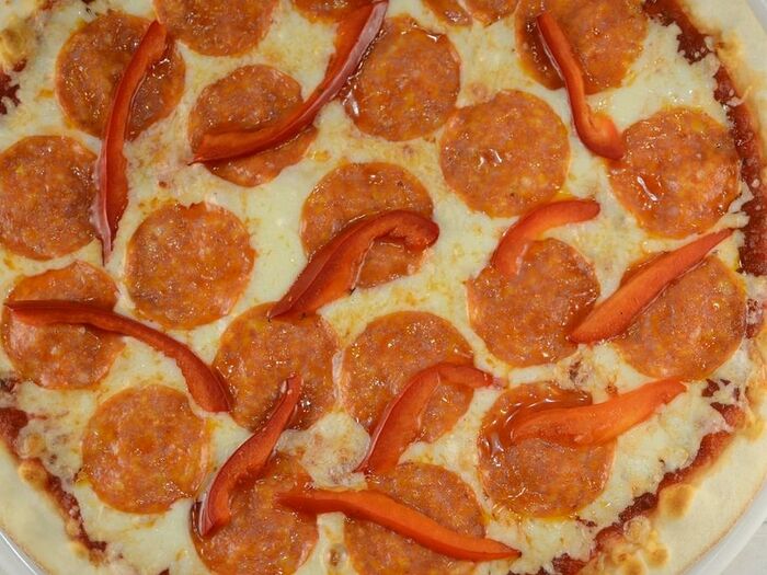 Пицца Мега Пепперони на толстом тесте