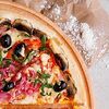 Фото к позиции меню Пицца с мясом и шампиньонами