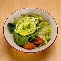 Зеленый салат с моцареллой
