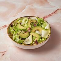 Зеленый салат с цукини