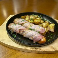 Баварские колбаски с картофелем конфи и капустой по-немецки