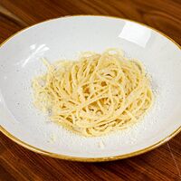 Спагетти с сливочным маслом и сыром пармезан