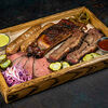 Фото к позиции меню Микс BBQ Техас (брискет, свиные рёбра, говяжьи колбаски)