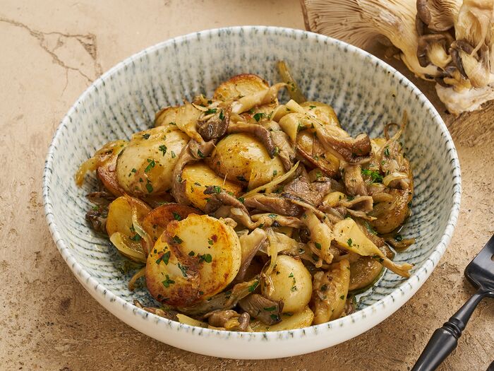 Жаренные грибы с картофелем