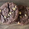 Фото к позиции меню Печенье кукис с кусочками шоколада