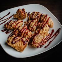 Крылья в панировке под соусом sweet chilli