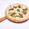 Фото к позиции меню Пицца с уткой и голубым сыром