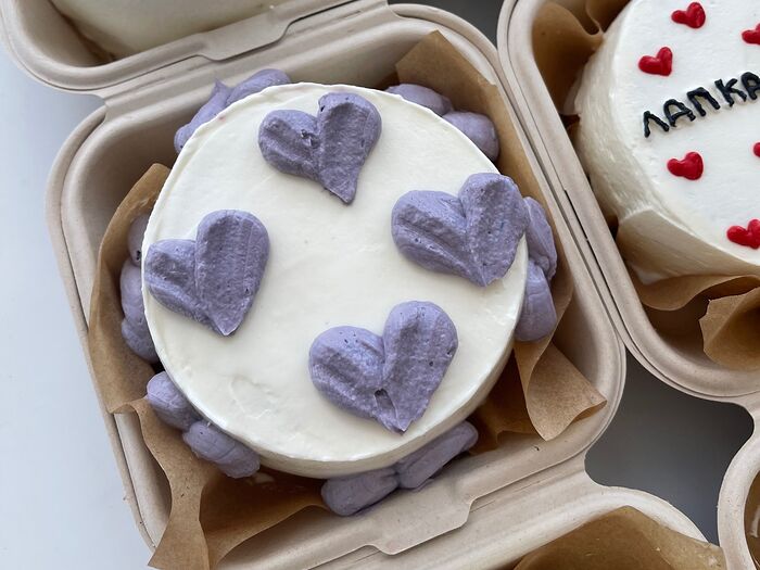 Бенто торт с фиолетовыми сердечками