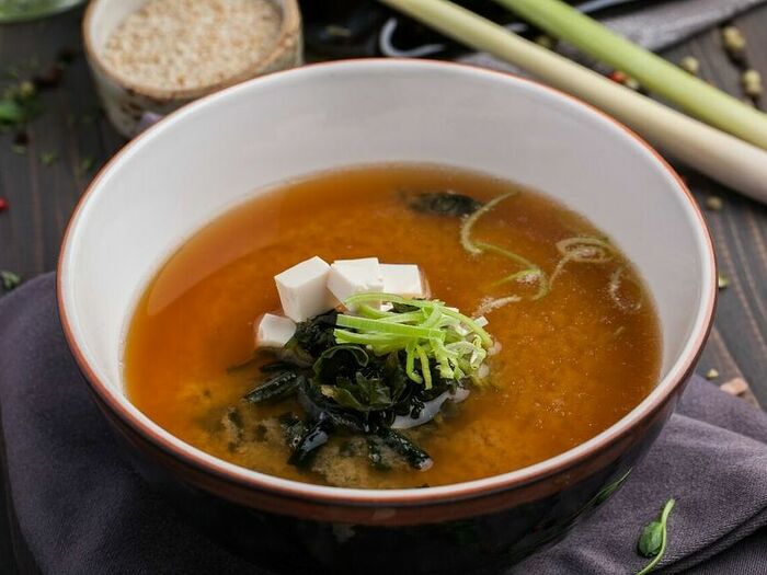 Мисо-суп с шиитаке и сыром тофу