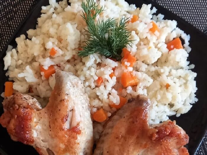 Рис с овощами и куриными крыльями