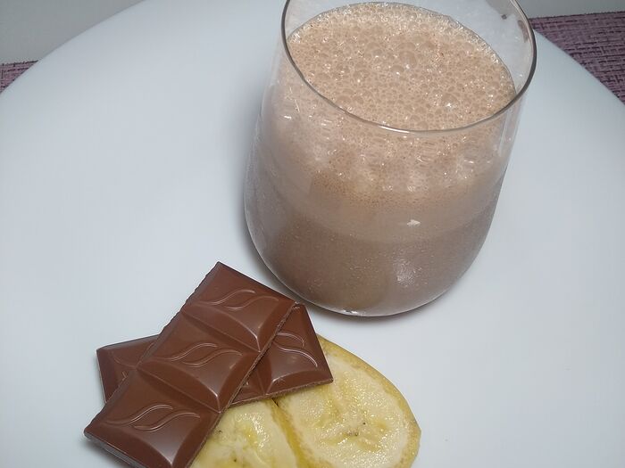Милкшейк шоколадно-банановый