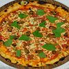 Фото к позиции меню Пицца с креветками, кальмаром и мидиями
