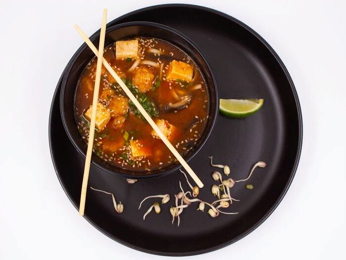 Мисо-суп с темпурной креветкой и шиитаке