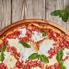 Фото к позиции меню Пицца с сыром страчателла и томатами