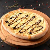 Пицца Груша и сыр дорблю под соусом бешамель тонкое тесто