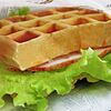 Фото к позиции меню Вафля сэндвич цезарь