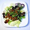 Фото к позиции меню Тёплый салат из говяжьей вырезки с грибами
