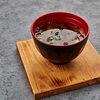 Фото к позиции меню Мисо суп с дайконом и водорослями вакаме