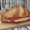 Фото к позиции меню Сендвич - круассан с ветчиной и сыром