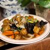 Фото к позиции меню Минтай в ароматном чесночном соусе с овощами, грибами и бамбуком