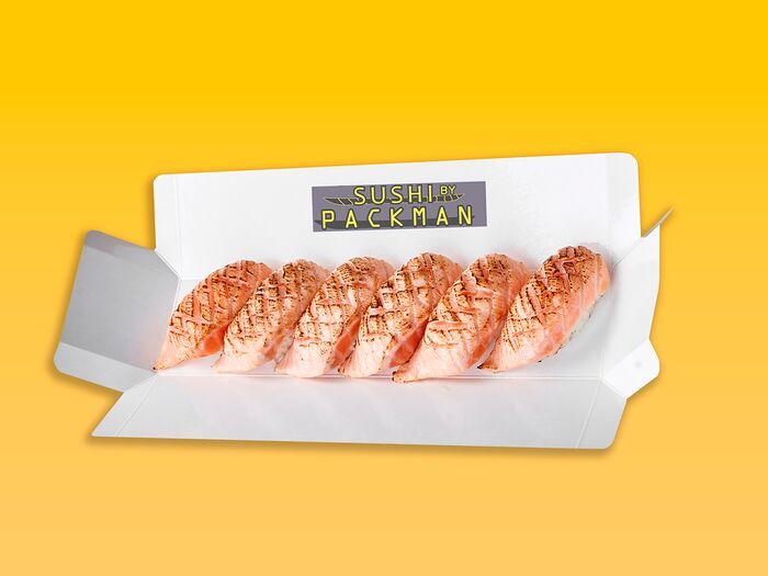 Сет опаленных суши с лососем