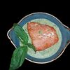 Фото к позиции меню Филе красной рыбы в сливочно-шпинатном соусе с вешенками