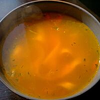 Куриный суп с яйцом пашот