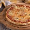 Фото к позиции меню Пицца Четыре сыра с красным соусом