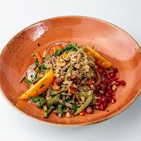 Салат с овощами, говядиной и фасолью